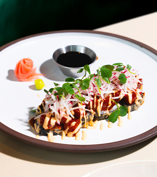 Moxies_Tuna sushi roll_slider_525x593